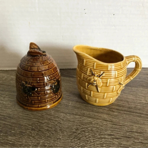 Vtg  Bee Hive Creamer and Covered Sugar - Picture 2 of 8